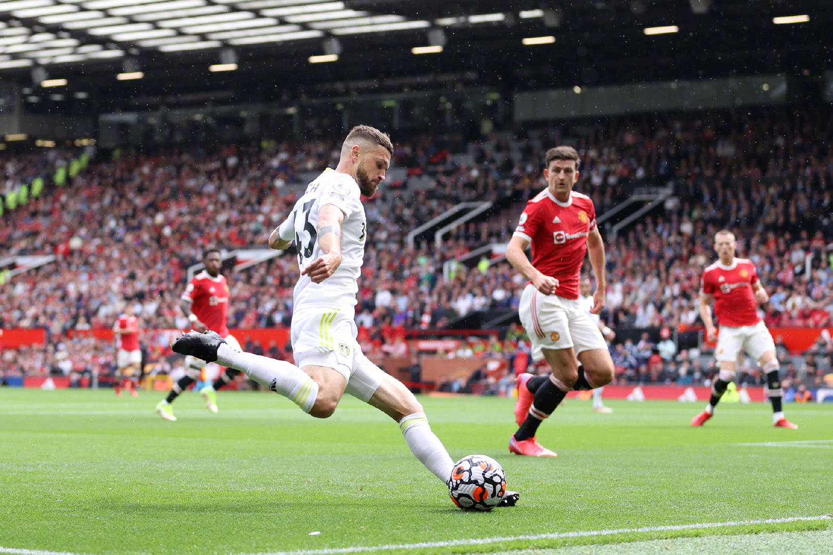 邮报：顺应英超形势，利兹今夏引援注重身体对抗和定位球能力（邮报：迎合英超趋势，利兹今夏引援重在增强对抗与定位球实力）